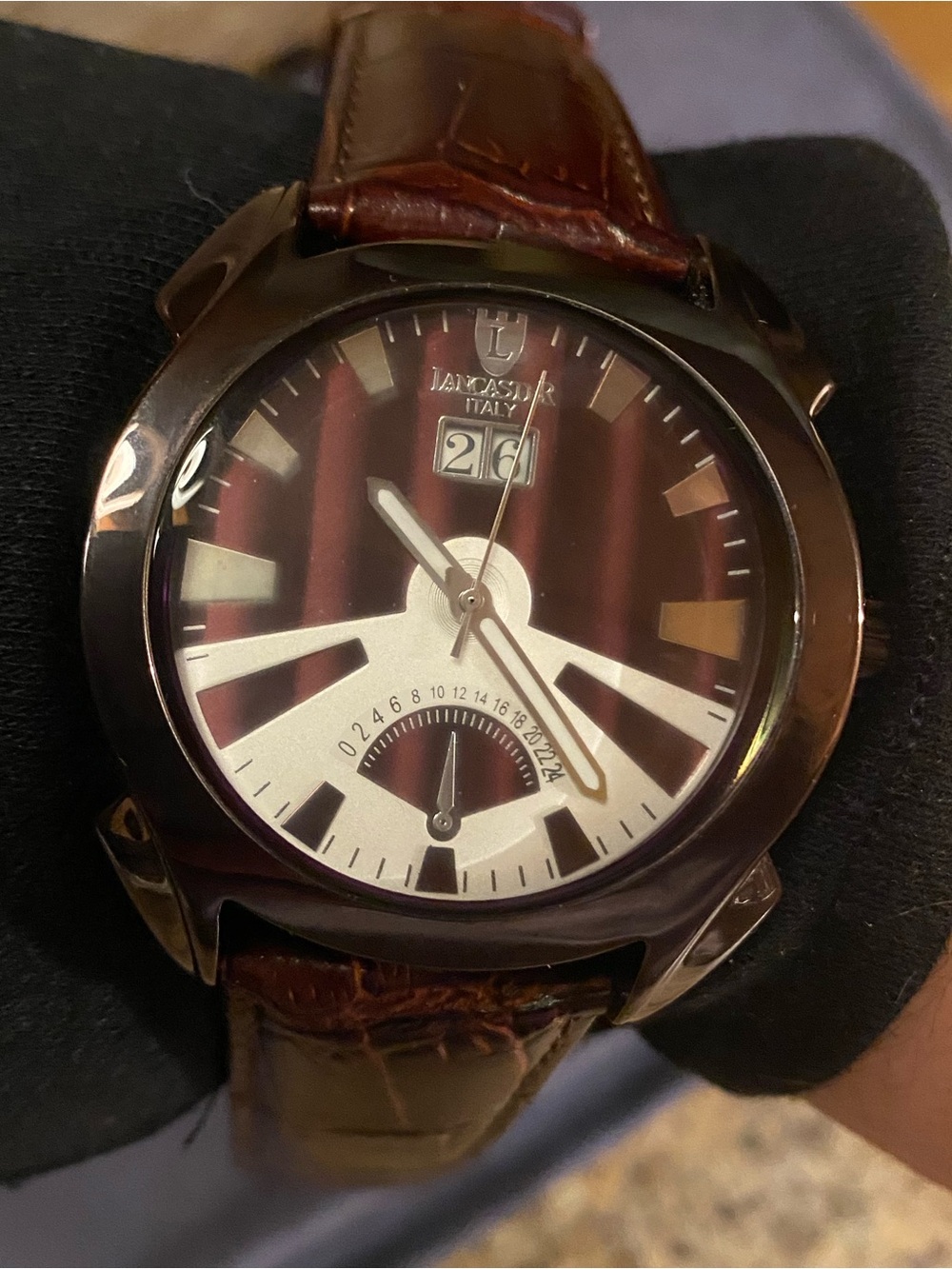 Men's Brown Leather Strap Watch with Dark Dial - Picture 2 of 4
